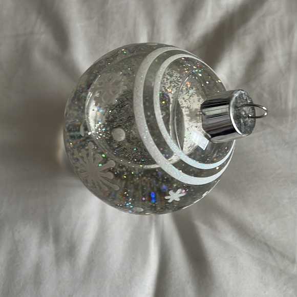 Napco snowflake glitter globe. - Picture 2 of 5